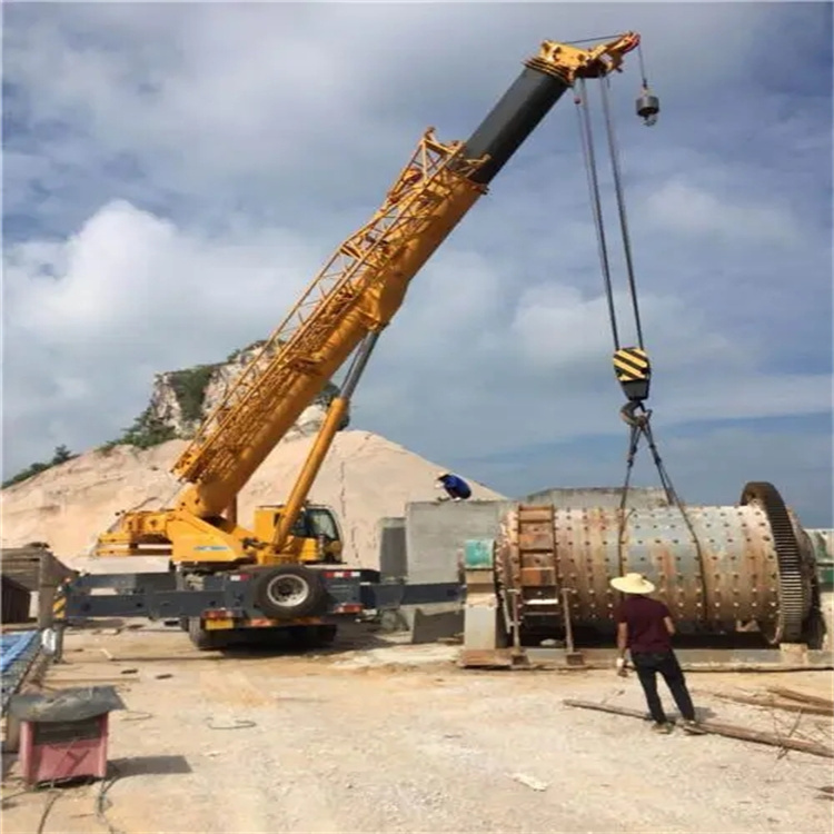 新津吊车的运输费用是否包含在租赁费用中